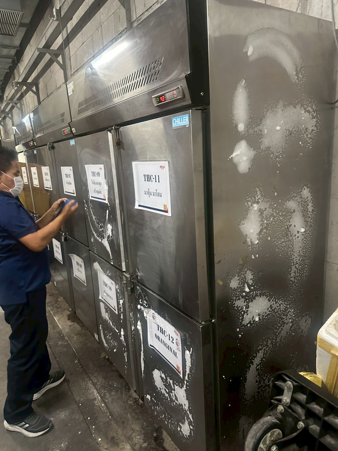 ภาพผลงานเต็มหน้าจอ: งาน PM - ตู้แช่ Stock (Chiller)