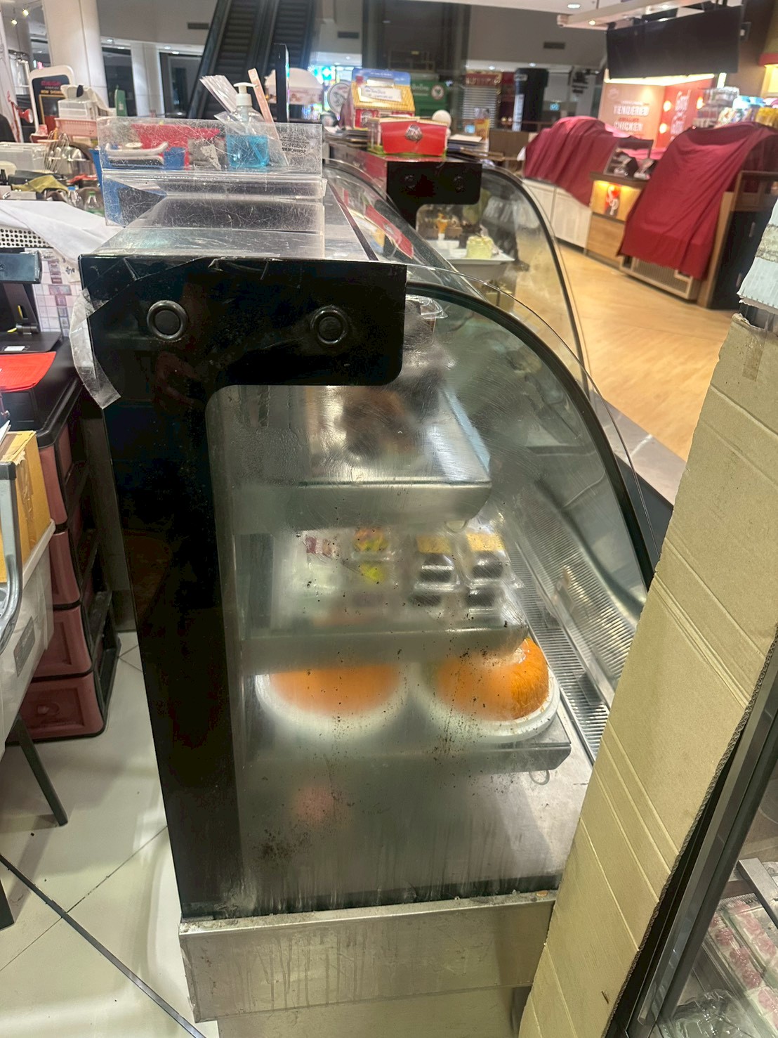 ภาพผลงานเต็มหน้าจอ: งาน PM - ตู้แช่เค้ก กระจกโค้ง (FloraCG1500)