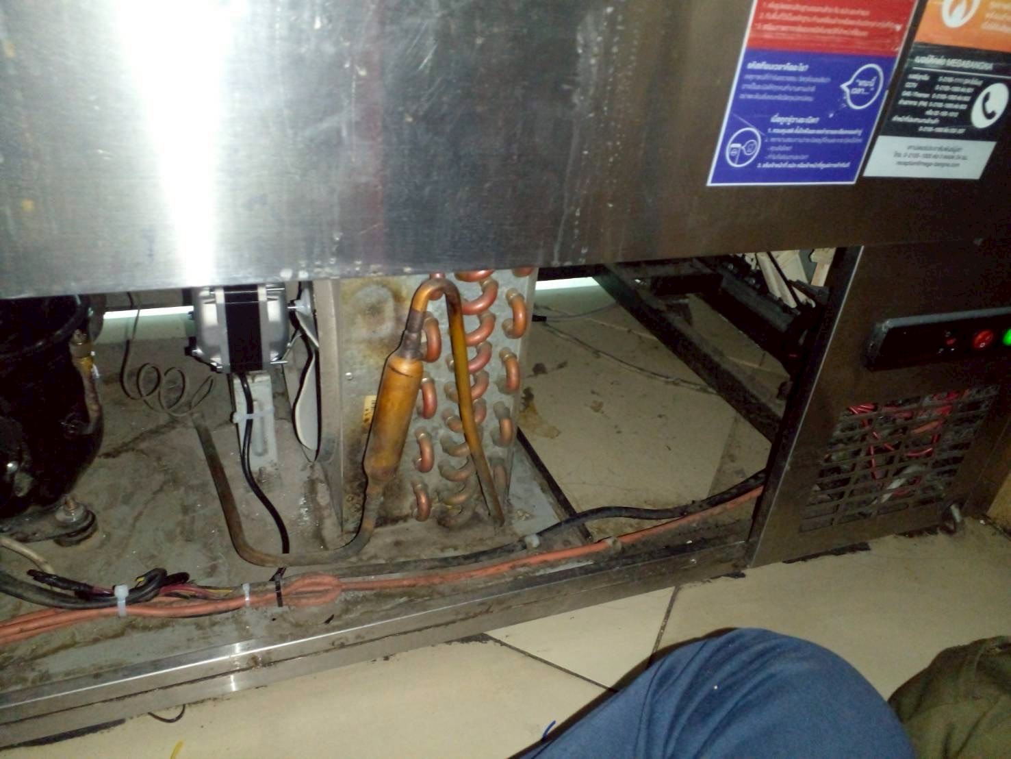 ภาพผลงานเต็มหน้าจอ: เปลี่ยนคอมเพรสเซอร์ตู้โชว์เค้ก