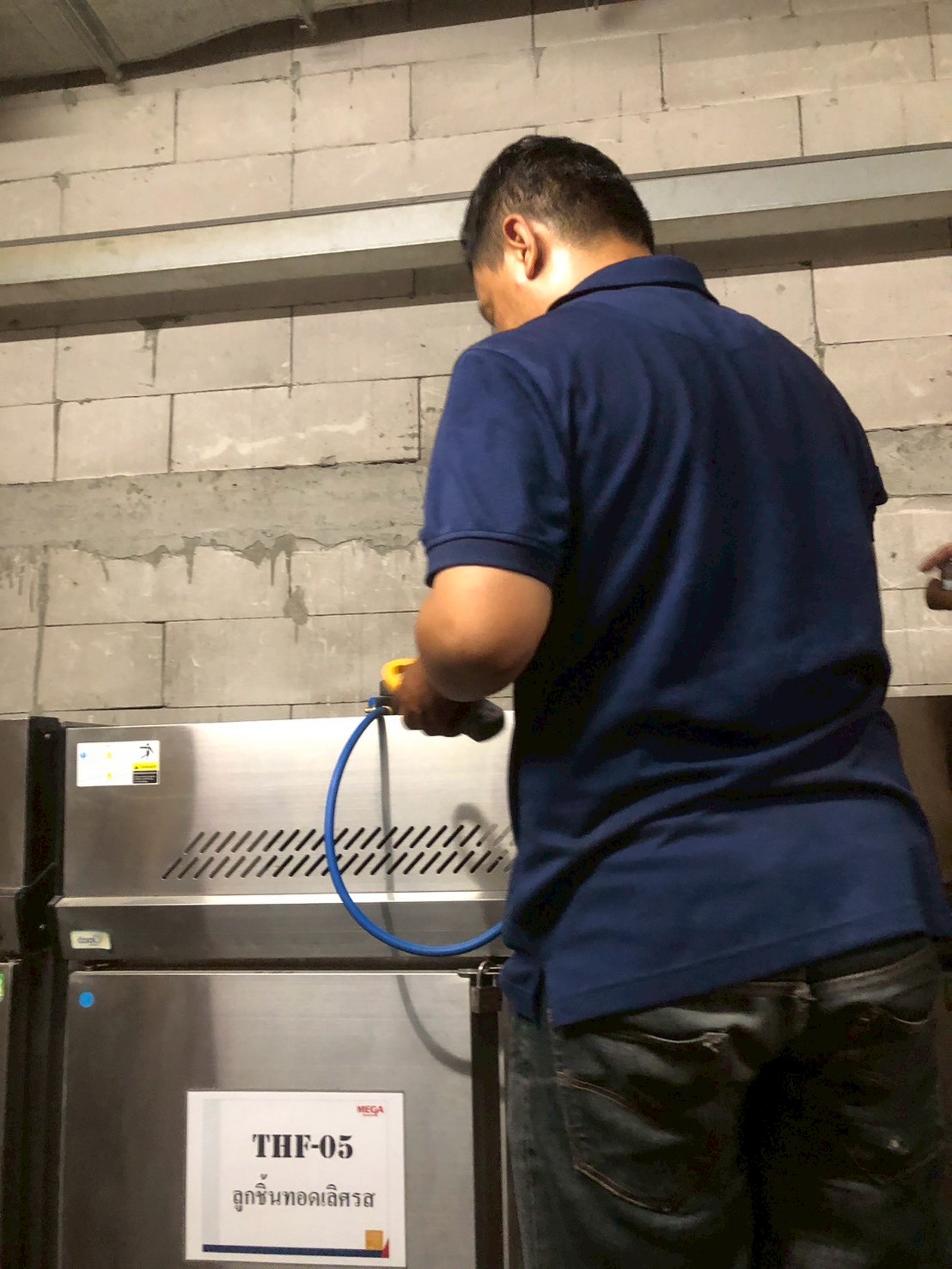 ภาพผลงานเต็มหน้าจอ: งาน PM - ตู้แช่ Stock (Chiller)