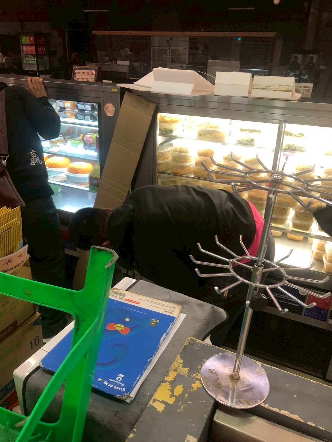 ภาพผลงานเต็มหน้าจอ: งาน PM - ตู้แช่เค้ก กระจกโค้ง (FloraCG1500)