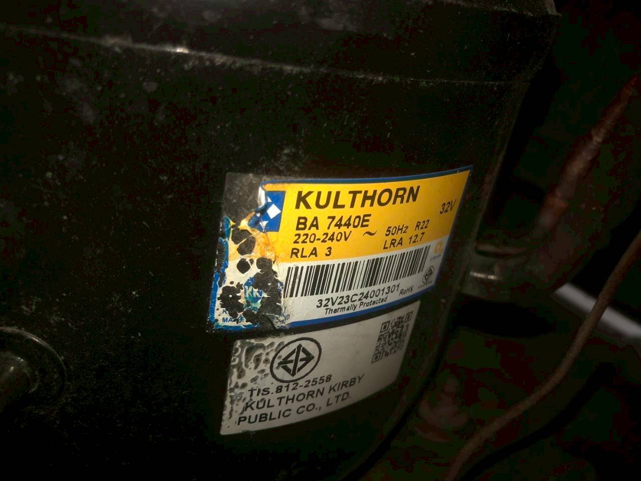 ภาพผลงานเต็มหน้าจอ: งาน PM - ตู้แช่เค้ก กระจกโค้ง (FloraCG1500)